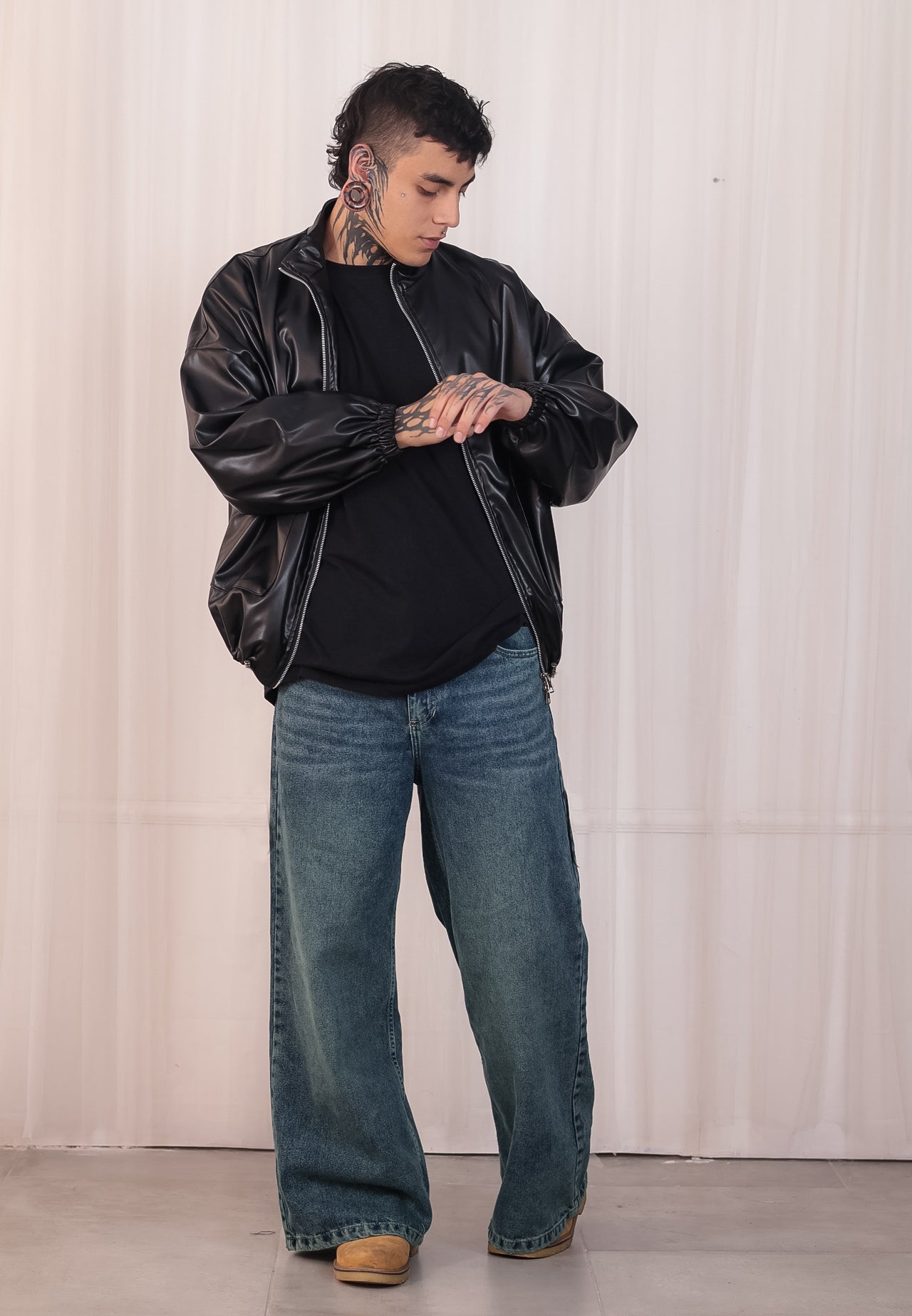 Combo  jean + camisa + chaqueta