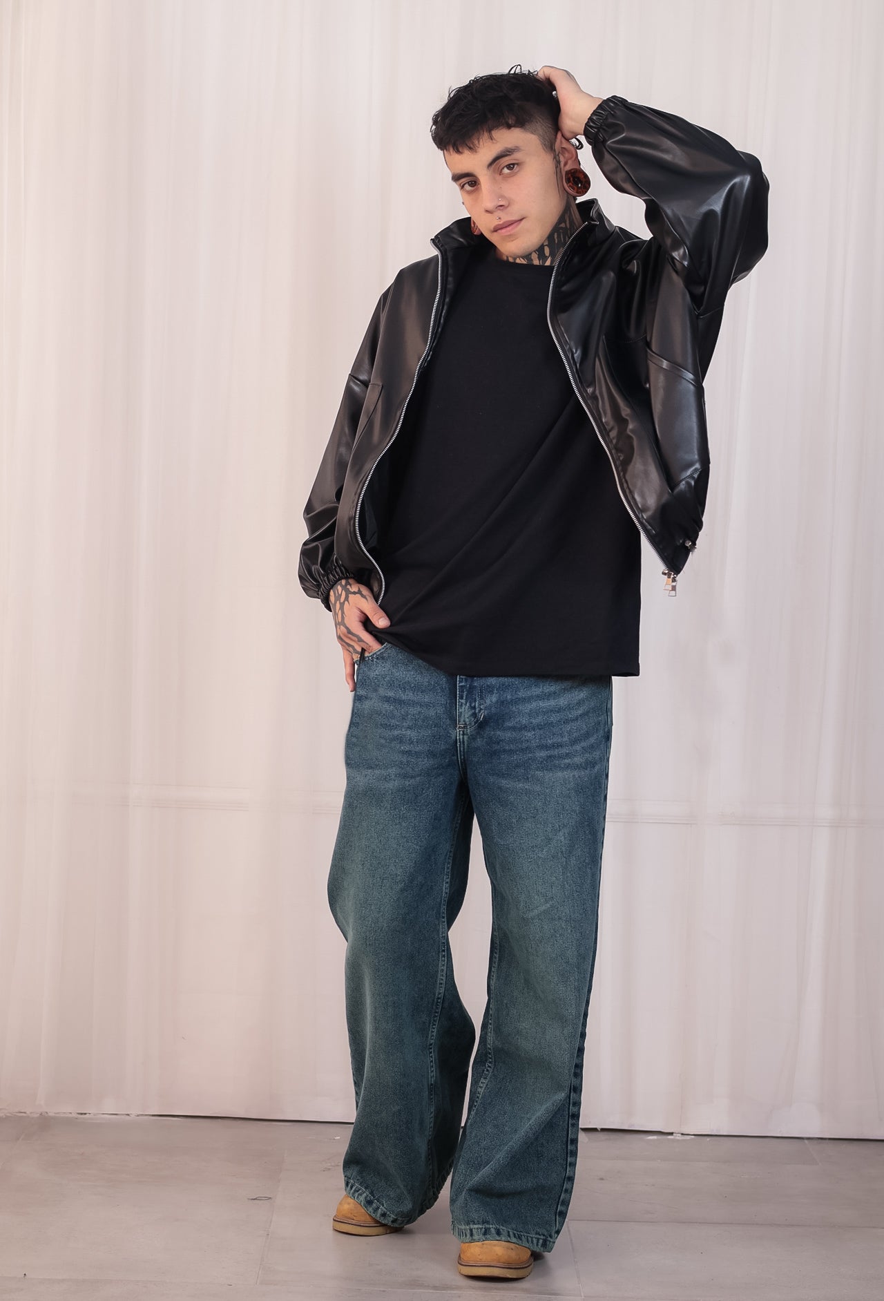 Combo  jean + camisa + chaqueta